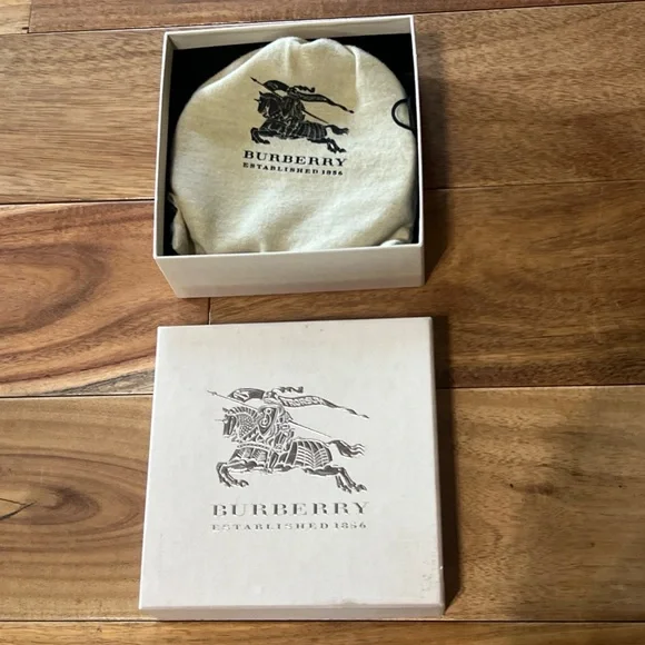 New In Box Burberry Check Leather Belt – Size 40/100 – Made in Italy